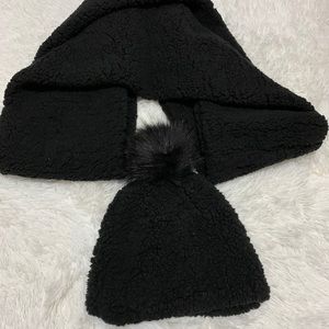 Hollister Hat & Scarf Set